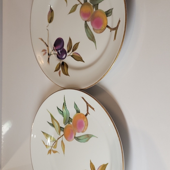 #(1) 2set Royal worcester evesham gold trim plate 10" - Picture 2 of 8